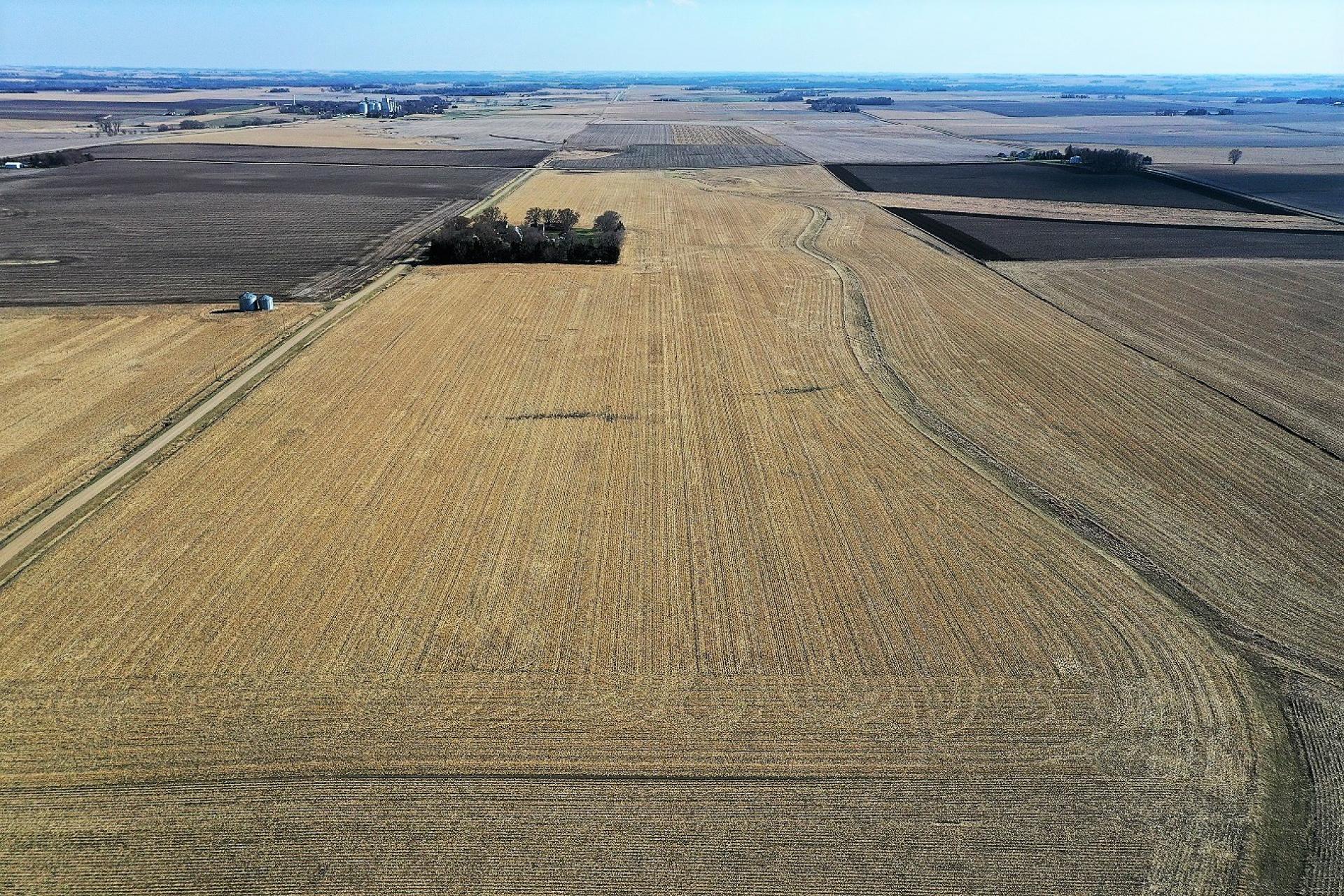 132 Acres m/l Cherokee County Cedar Township Midwest Land Management