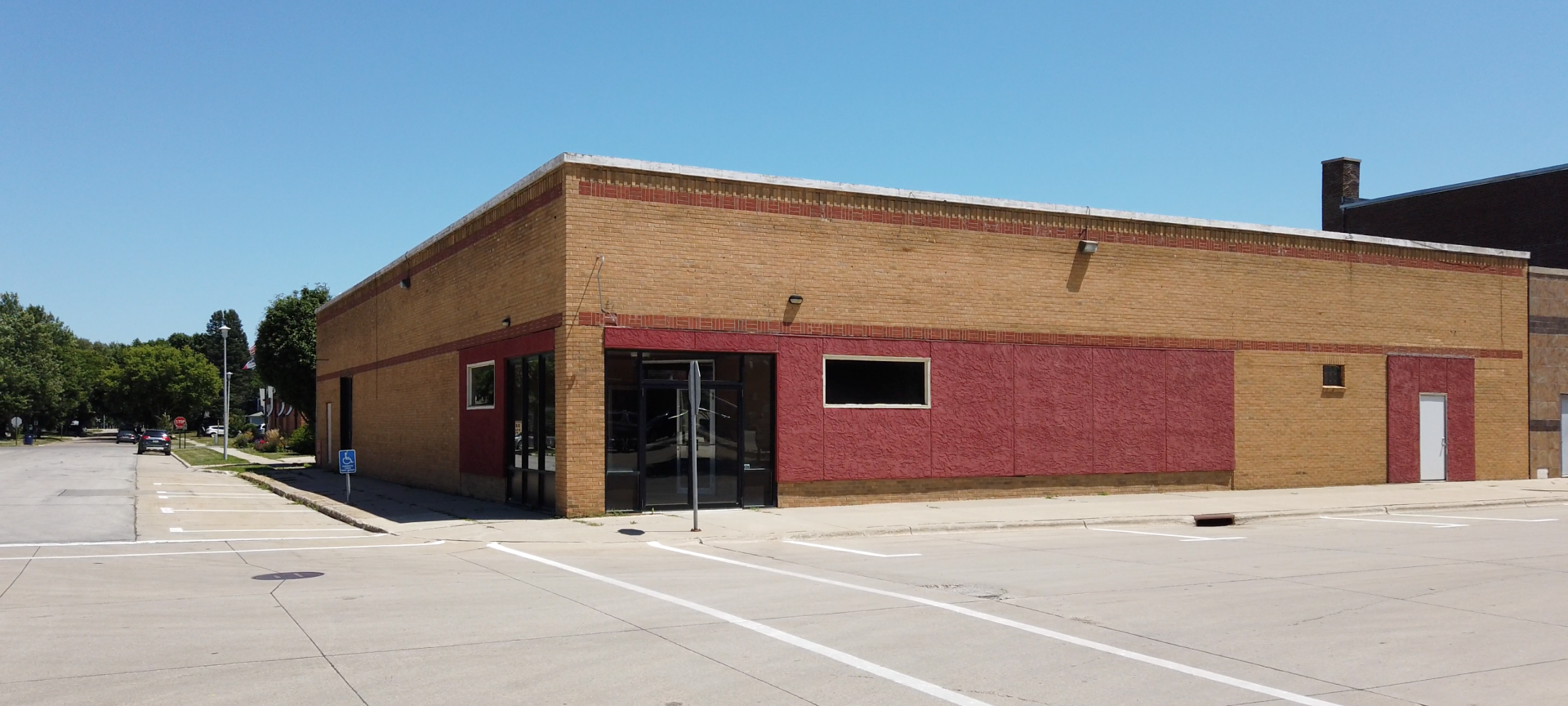 422 1st Avenue East, Spencer Clay County Midwest Land Management