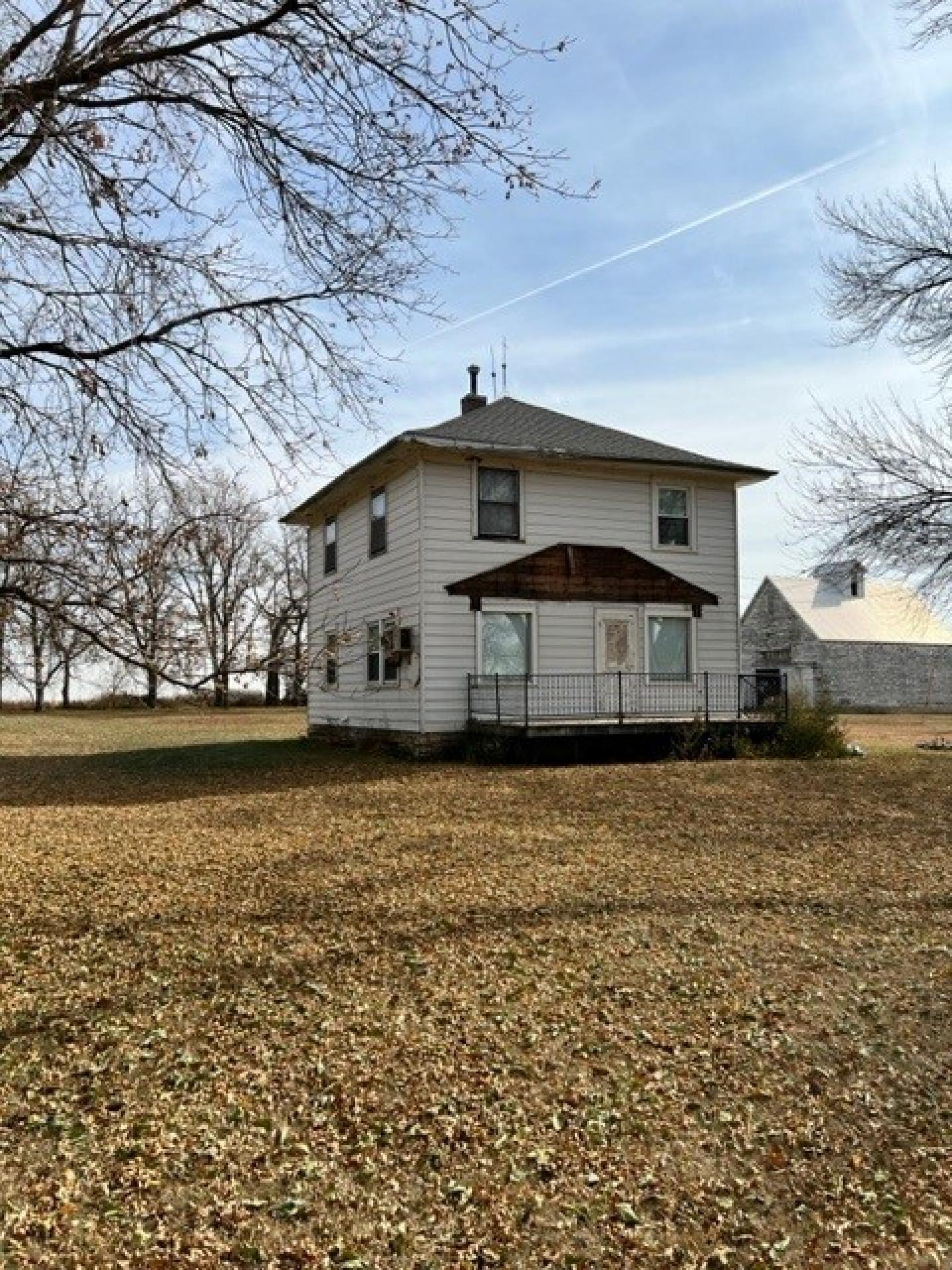 2 Story Home on 24.87 Acres Clay County Lincoln Township Midwest