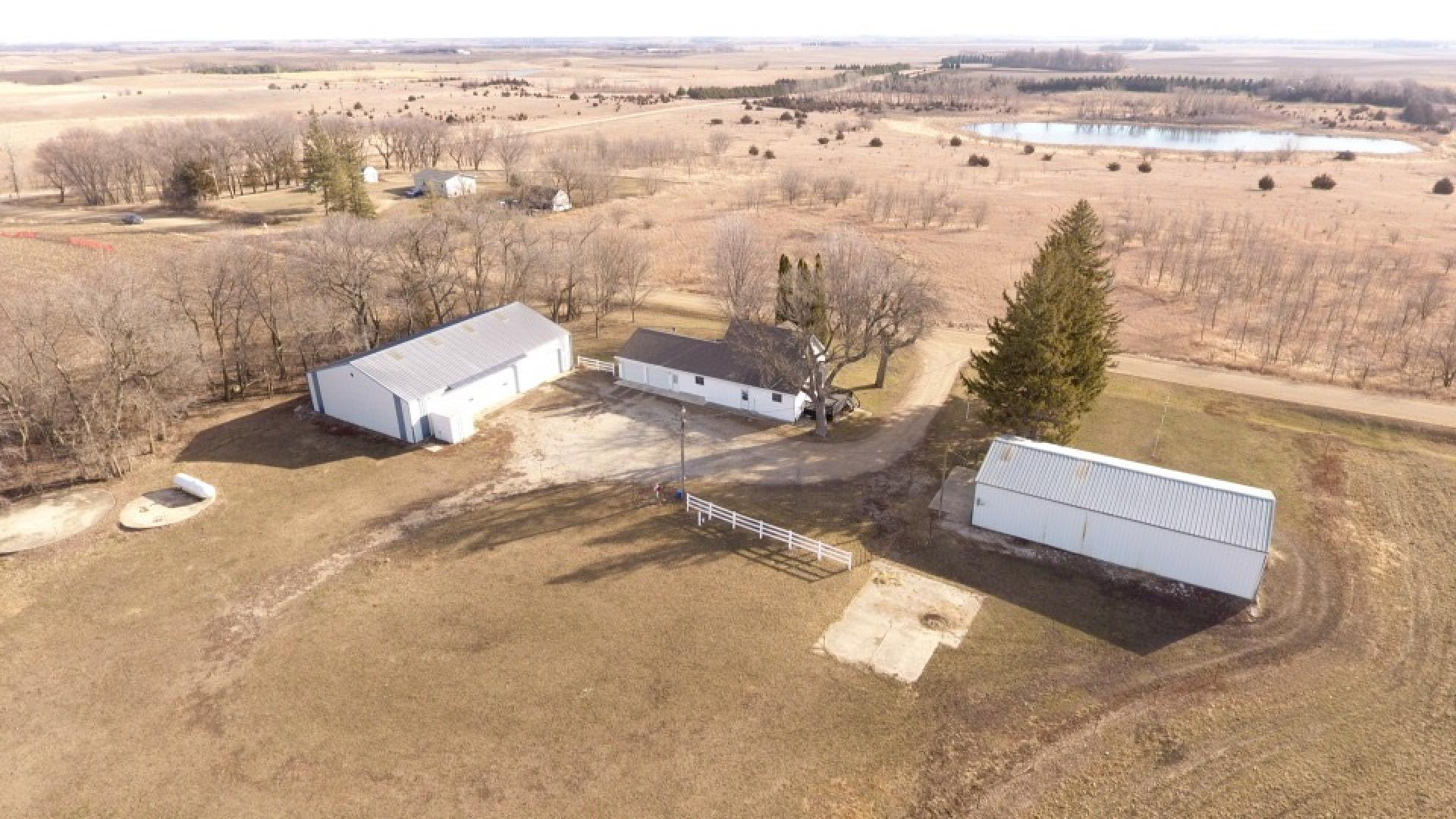 1 1/2 Story Home on 16 Acres m/l Palo Alto County Lost Island