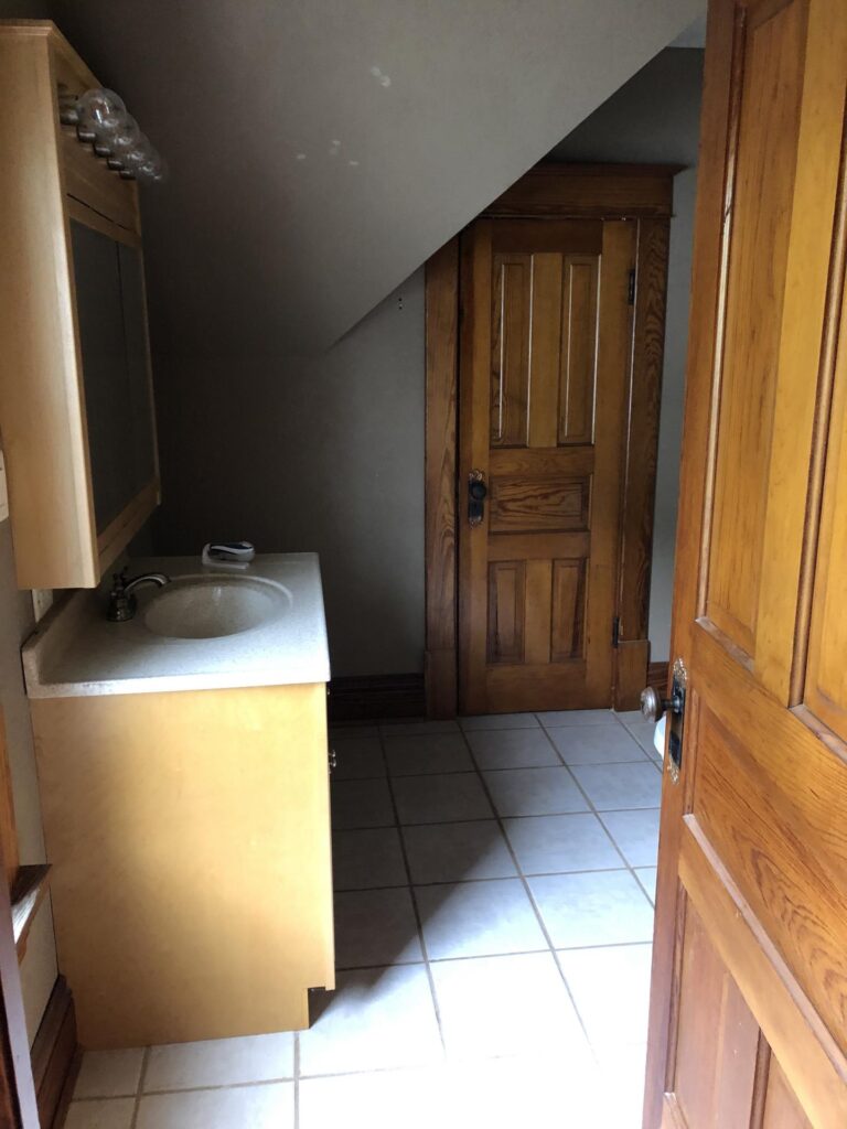 12.54 Acre Acreage-Upstairs bath-1602259716