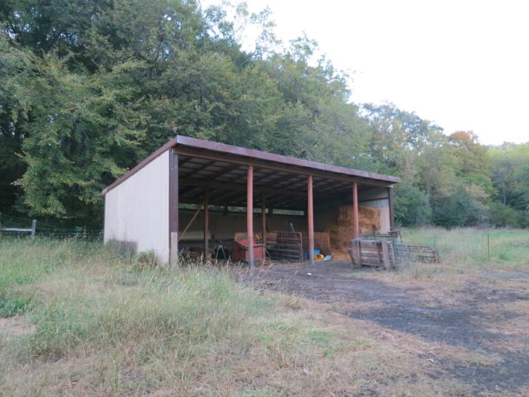 18.54 Acre Acreage-cattle shed-1633704350