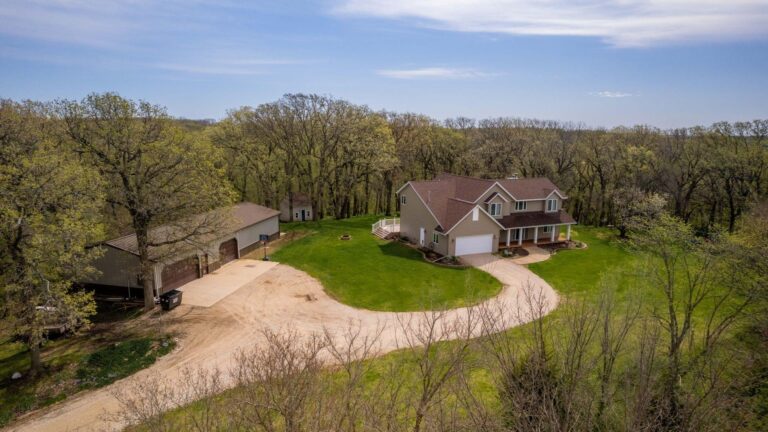 2 Story Home on 18.7 Acres-Acreage-1715116398