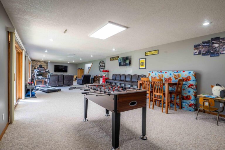 2 Story Home on 18.7 Acres-Acreage-1715184335