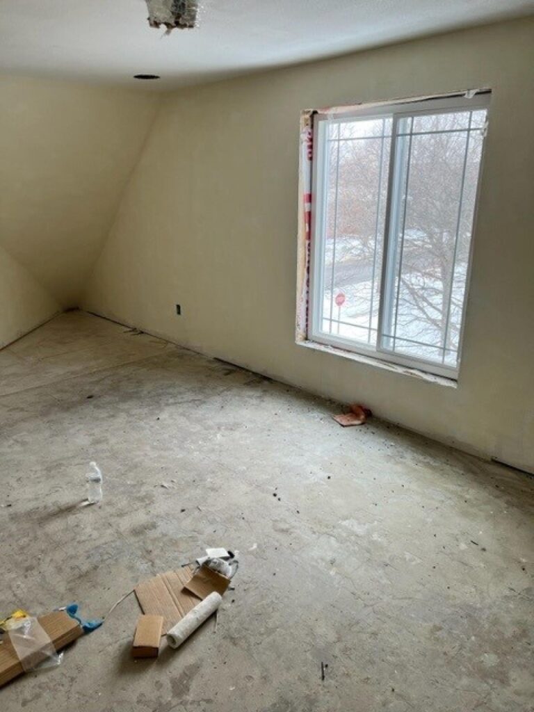 Apartment Complex-303 E 4th St-1672420711