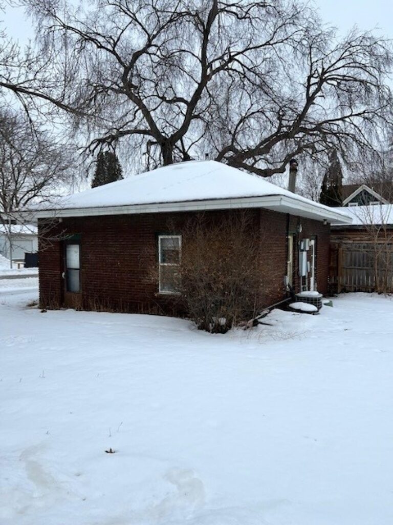 Apartment Complex-303 E 4th St-1672420797