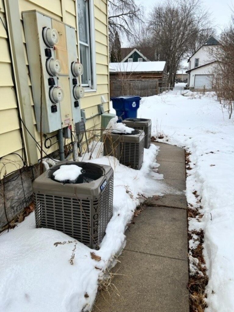 Apartment Complex-303 E 4th St-1672420813