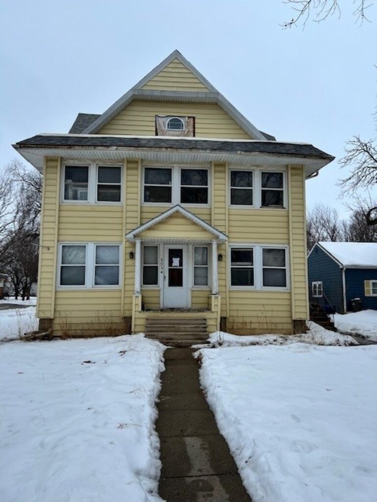 Apartment Complex-303 E 4th St-1672421654