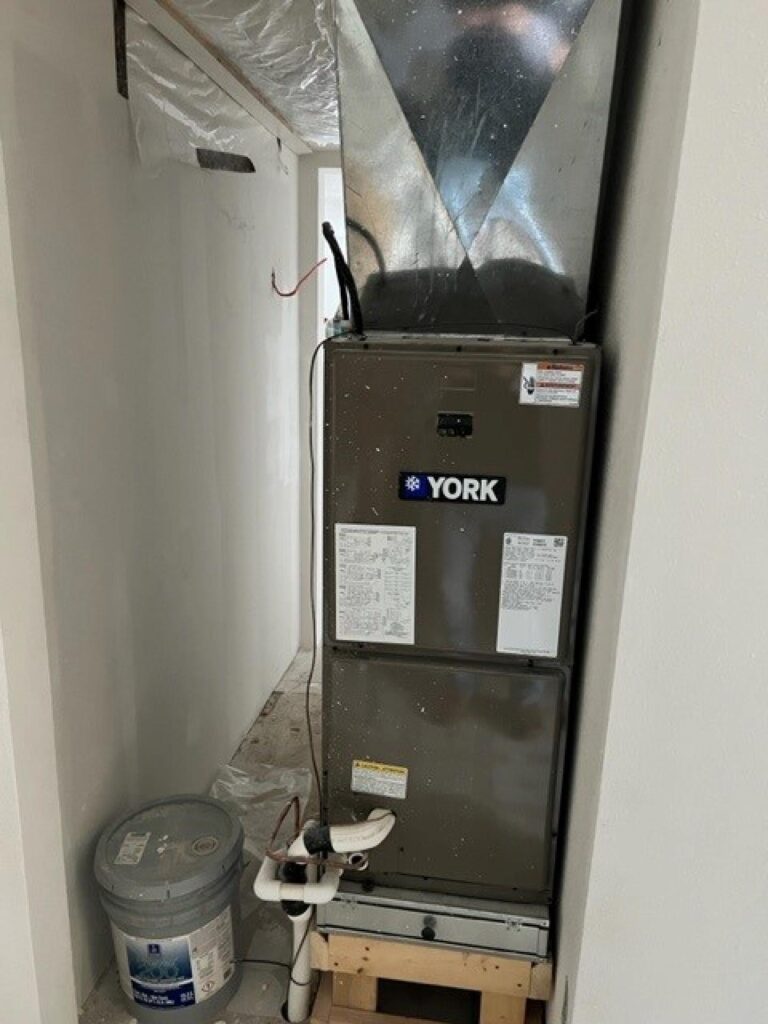 Apartment Complex-303 E 4th St-1672421689