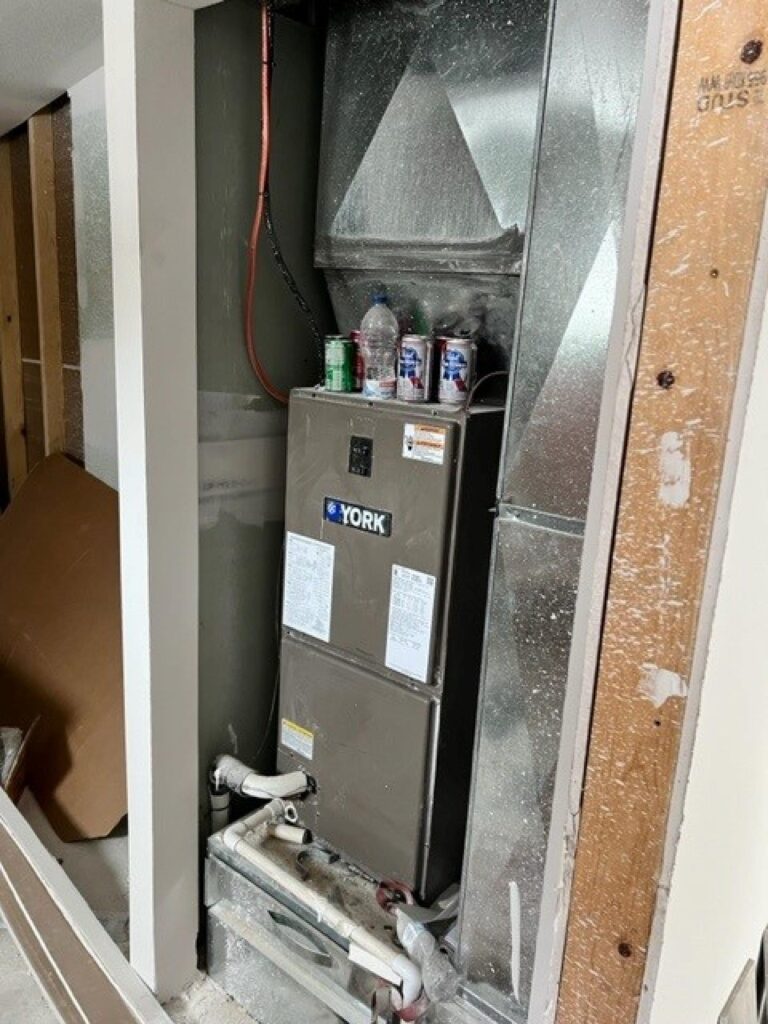 Apartment Complex-303 E 4th St-1672421701