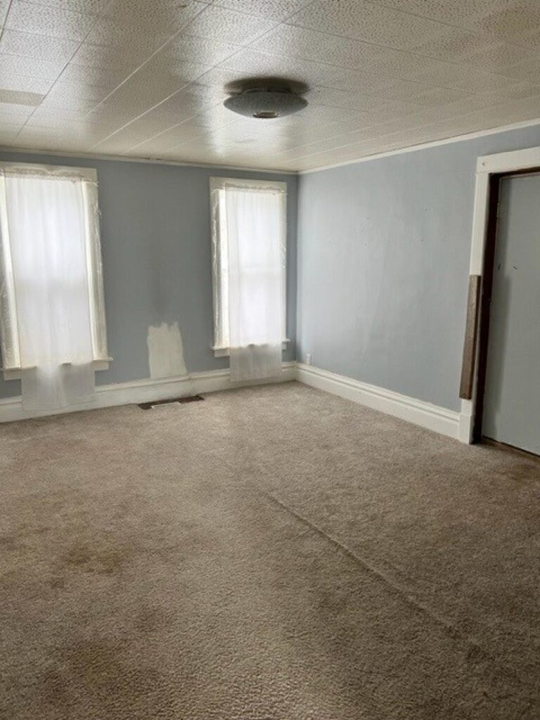 Apartment Complex-303 E 4th St-1672421754