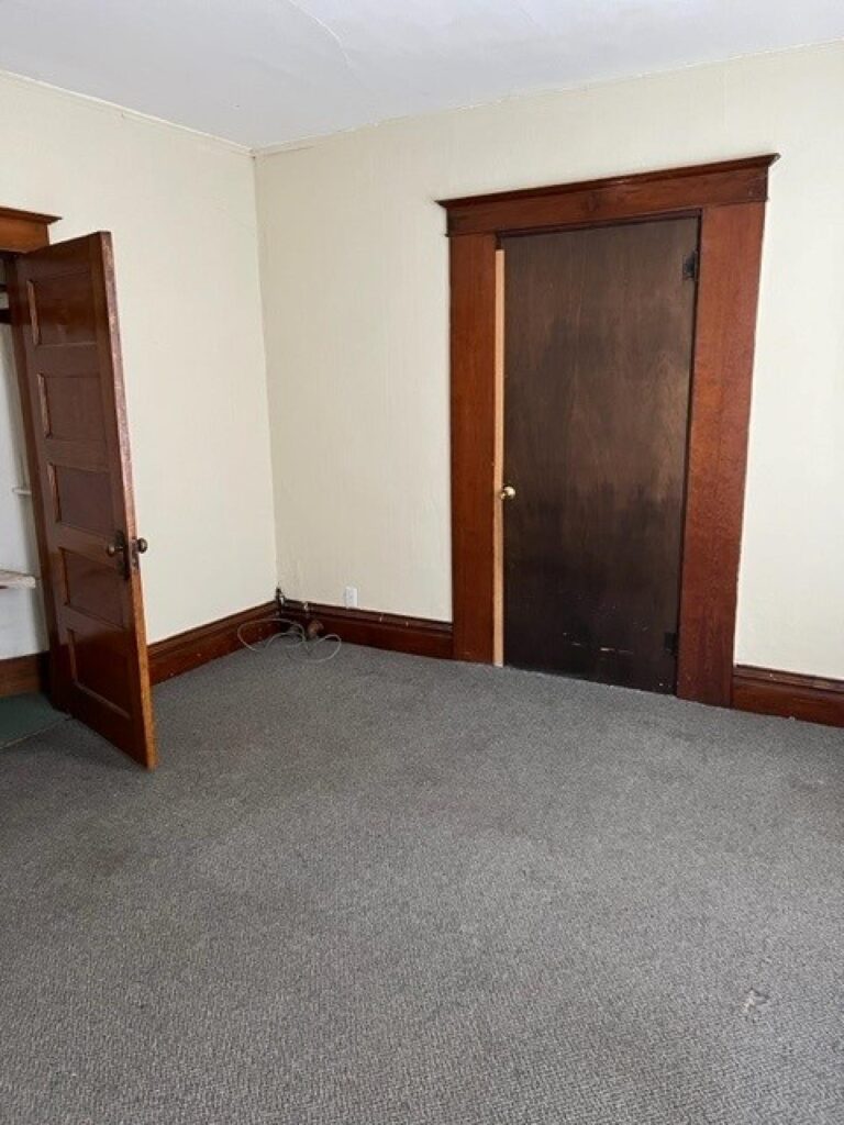 Apartment Complex-303 E 4th St-1672421769