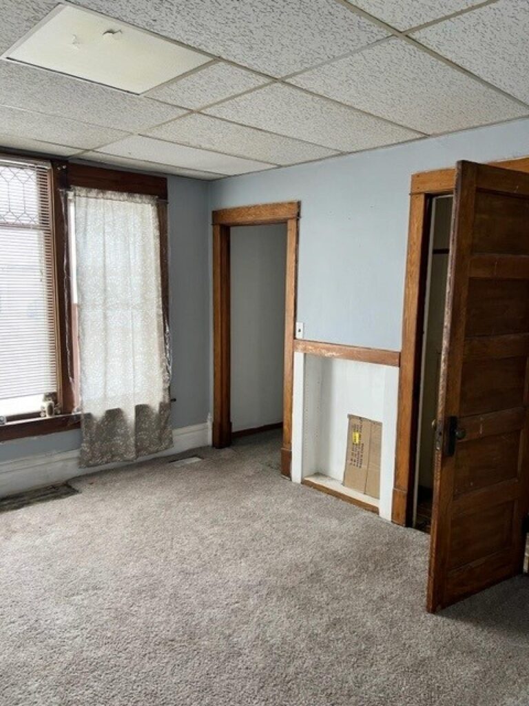 Apartment Complex-303 E 4th St-1672421781