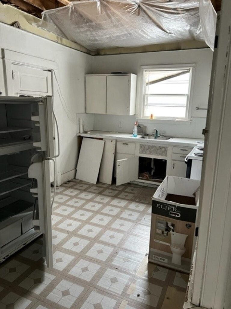 Apartment Complex-303 E 4th St-1672421845