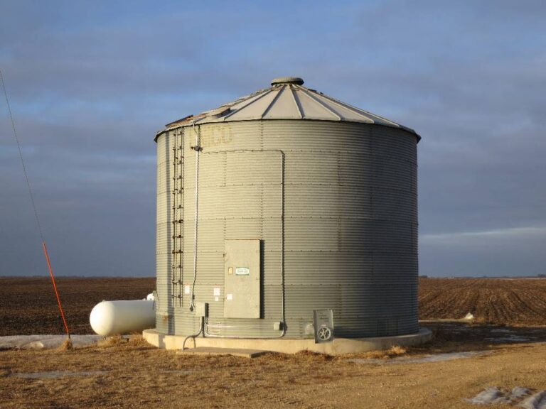 240 ACRES - 2 Tracts-Grain Bins-2942