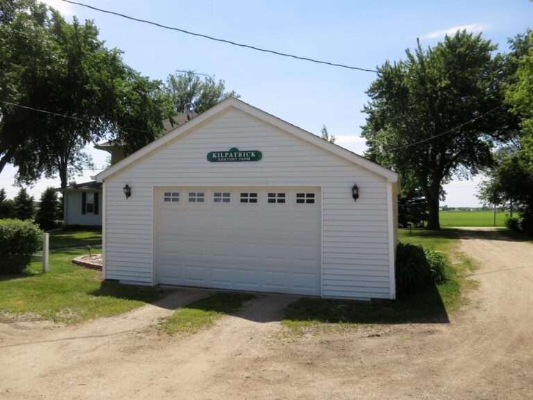 4.25 Acre Acreage-Garage-1561135955