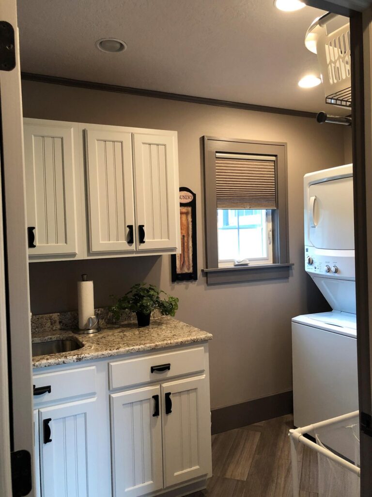 4.25 Acre Acreage-Main Floor Laundry-1561485082
