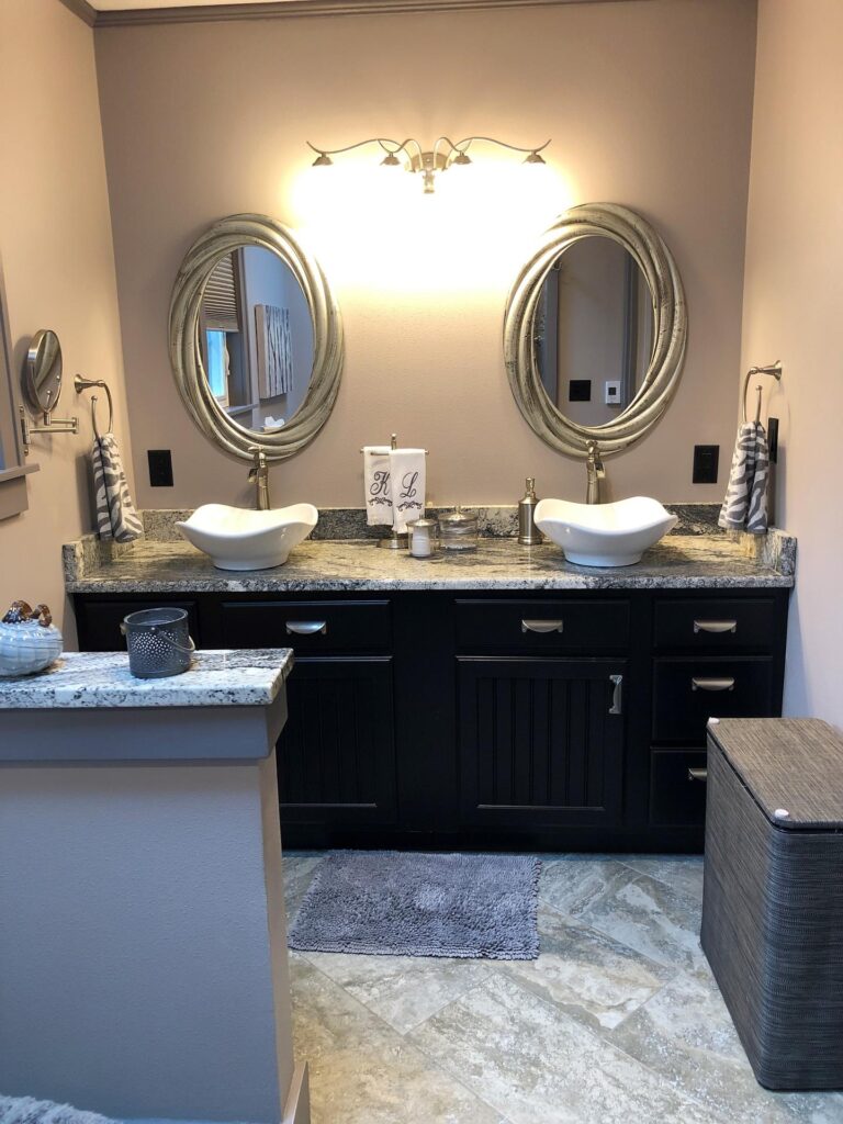 4.25 Acre Acreage-Master Bath-1561485258