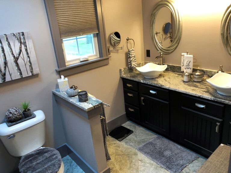 4.25 Acre Acreage-Master Bath-1561486884
