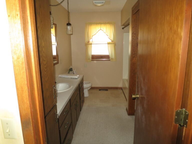 Home and 3 buildings to be moved-Full Bath-1553703552