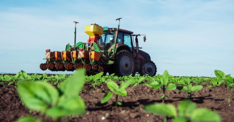 Choosing the Right Broker When Selling a Farm