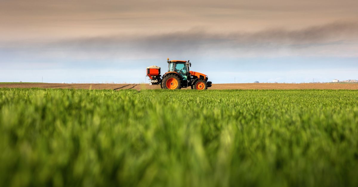 Auctioneer vs. Real Estate Broker Roles in Farm Sales